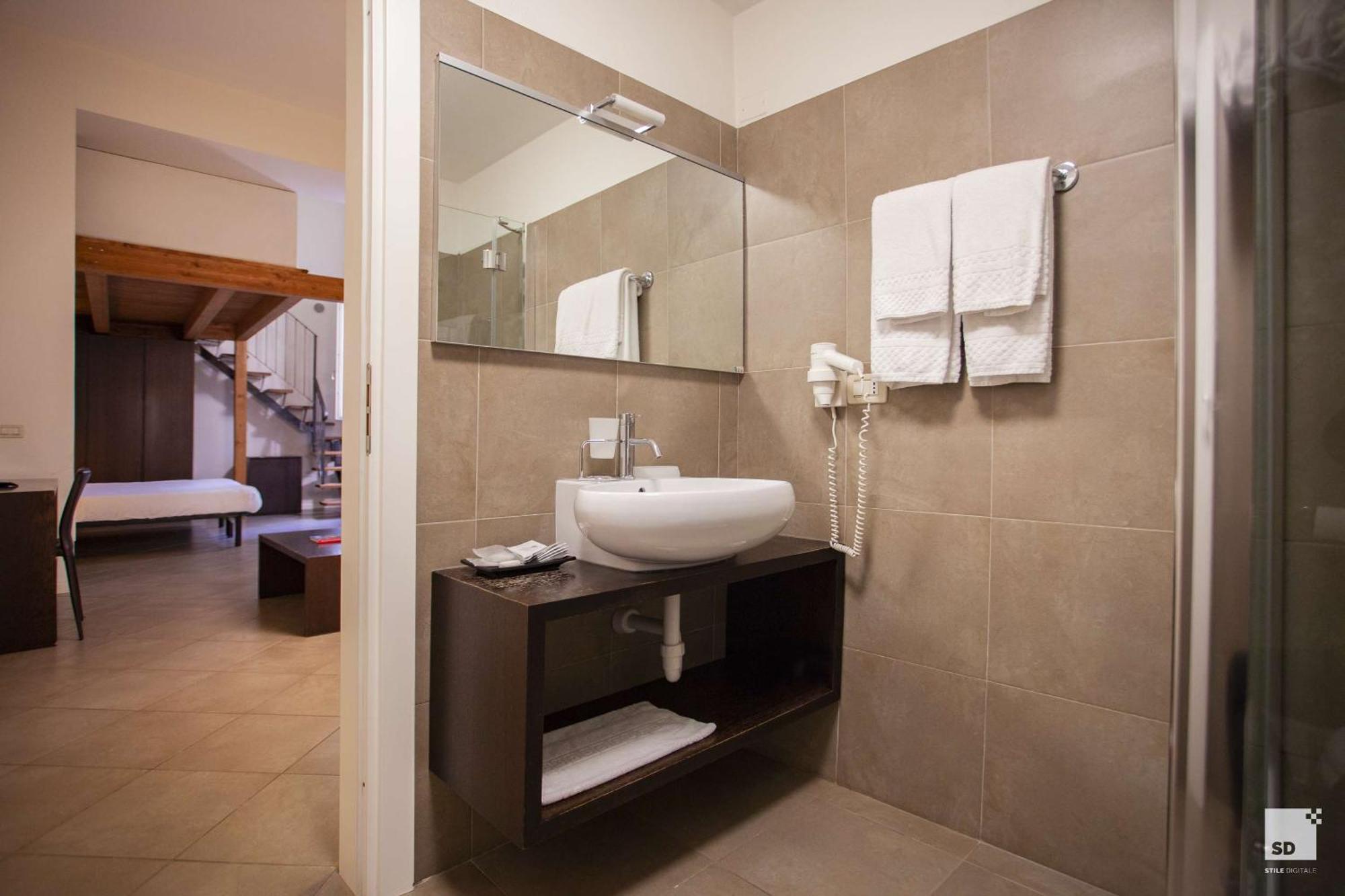 Appartamenti Resort Roma 6.3 E Resort I Banchieri ราเวนนา ภายนอก รูปภาพ