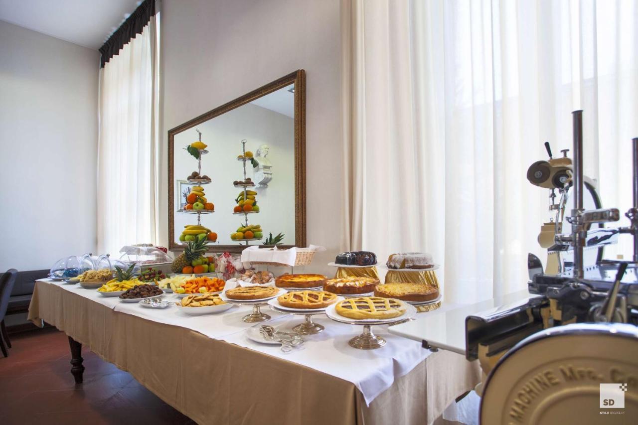 Appartamenti Resort Roma 6.3 E Resort I Banchieri ราเวนนา ภายนอก รูปภาพ