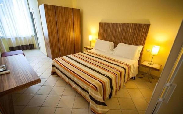 Appartamenti Resort Roma 6.3 E Resort I Banchieri ราเวนนา ภายนอก รูปภาพ